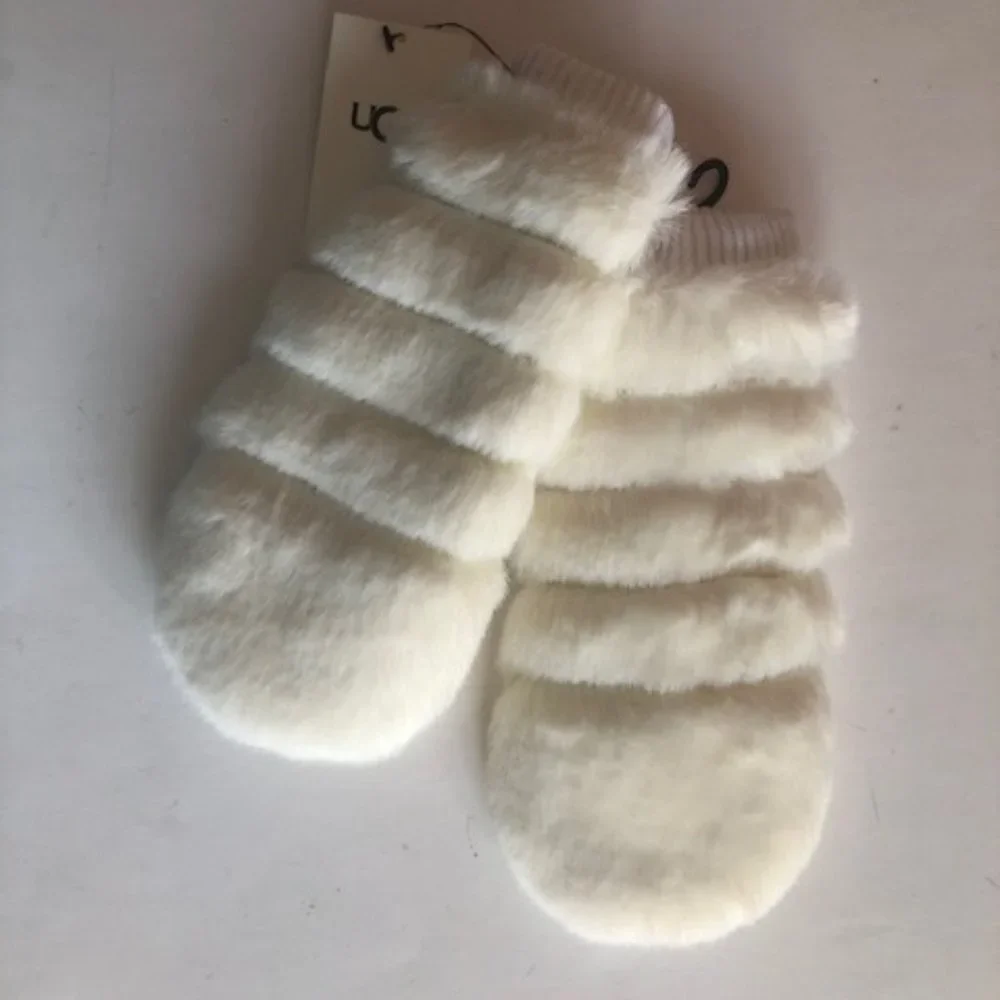 UGG Faux Fur Mittens. NWT. Size: Small/Medium